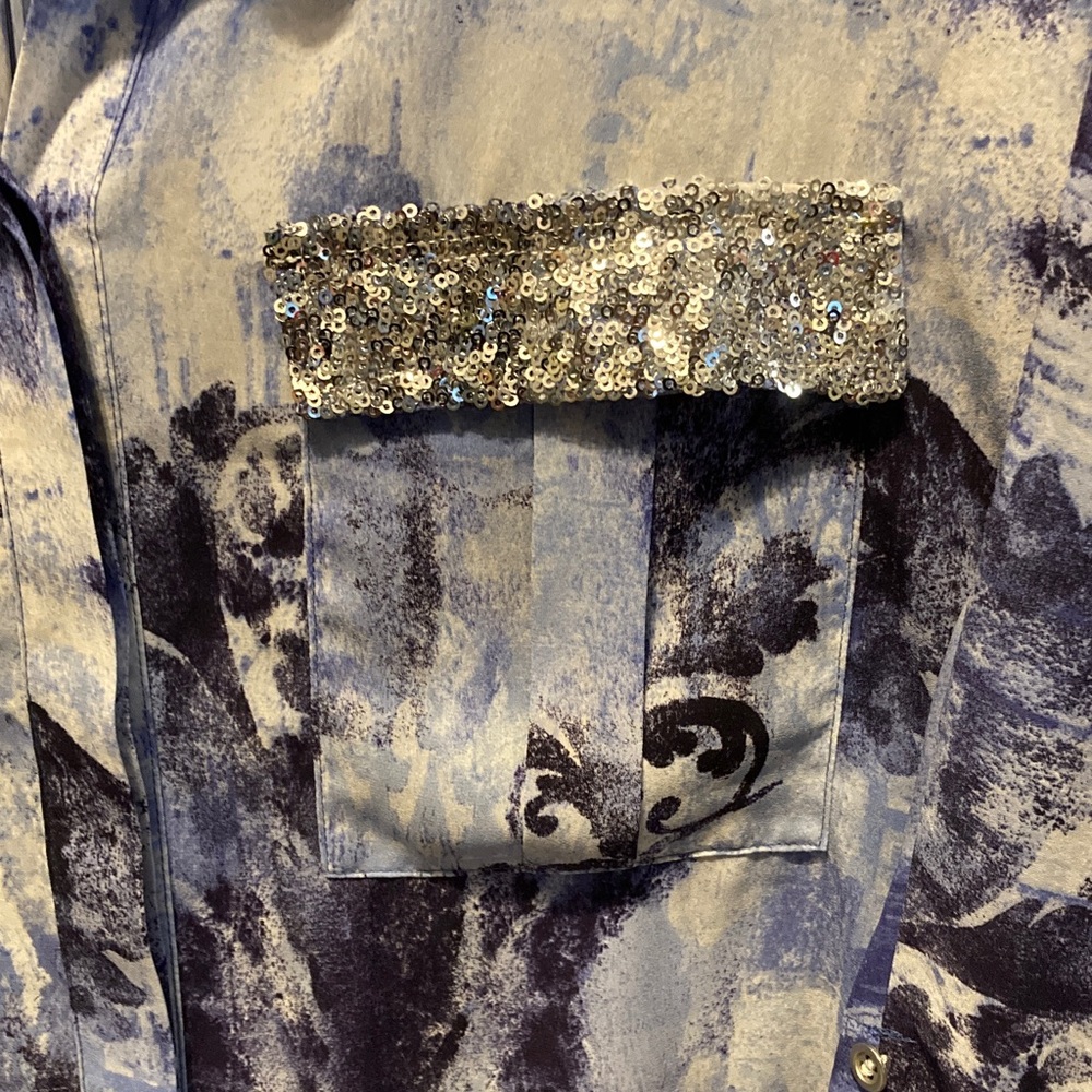 Chico's Blue and White hidden button down Shirt, 3/4 to long sleeve. NWOT - Picture 3 of 10
